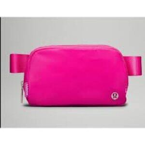 lululemon Everywhere Belt Bag 1L in Hot Pink